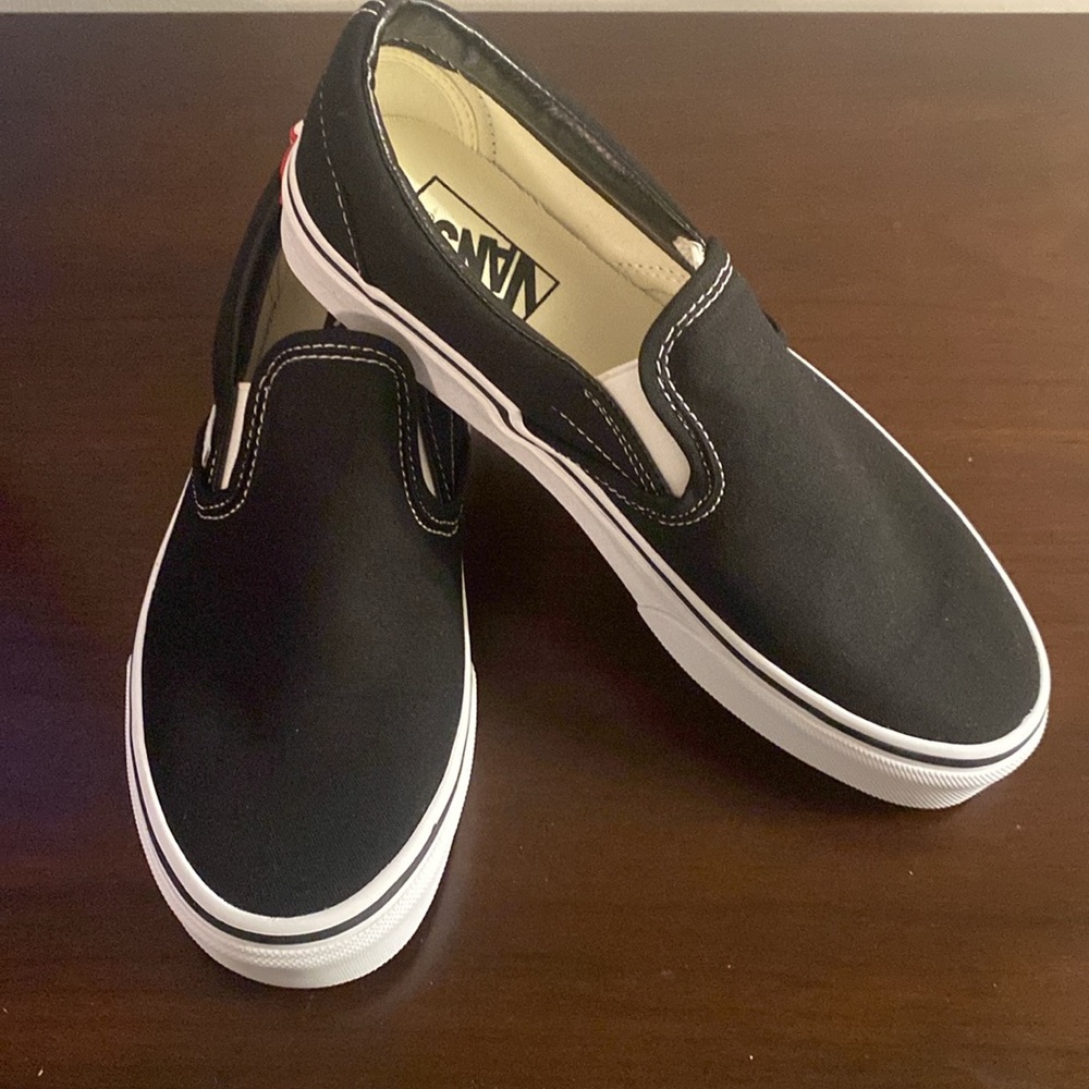 NWOT Vans Classic Slip-Ons - Black - 8M